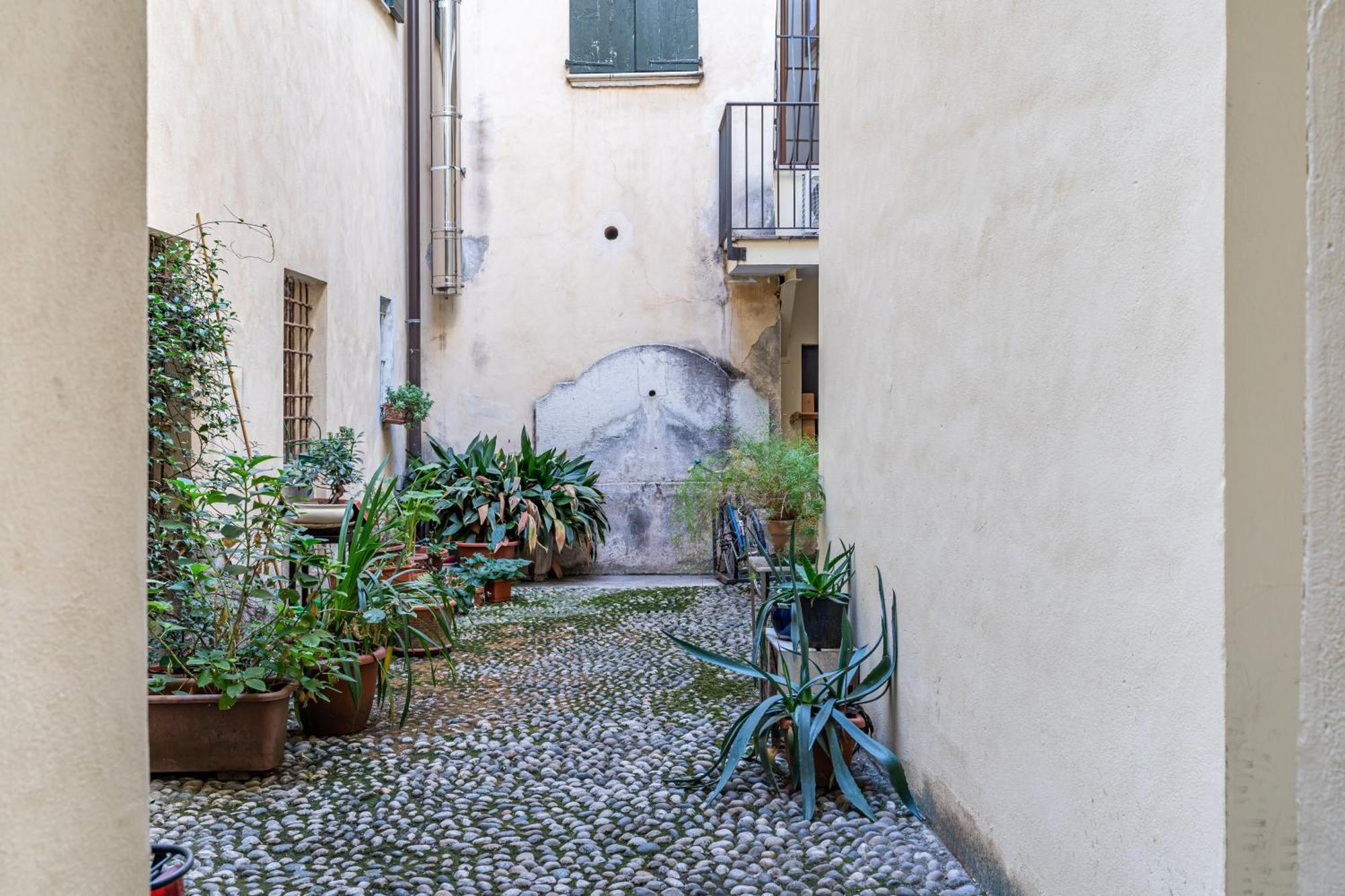 Casa San Faustino - Brescia Citycenter - By Host4U Bagian luar foto